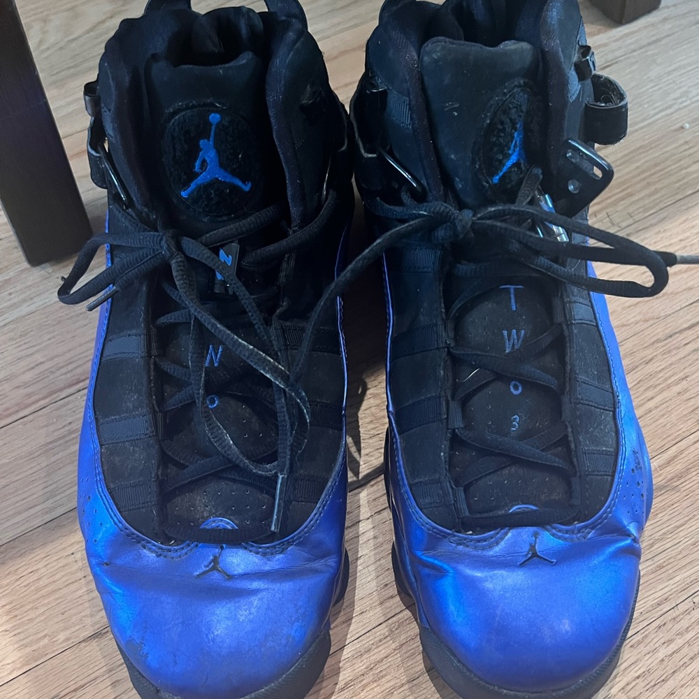 Jordan 6 rings; used black and varsity blue.